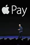 På tirsdag kom endelig også Apple med støtte for NFC i nye iPhone-modeller. Det er uklart når Apple Pay-løsningen blir tilgjengelig for norske kunder. Bilde: action press/All Over Press
