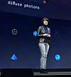 Regina Dugan var tidligere direktør for den militære forskningsinstitusjonen DARPA, hvor blant annet mye av grunnlaget for internett ble skapt. Hun var også leder for Googles «skunkworks»-avdeling, ATAP (Advanced Technology and Projects) fra 2014 til 2016. Bildet er fra hovedtalen under F8-konferansen til Facebook denne uken. Bilde: Facebook