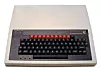 BBC Micro Model A/B, som ble designet og bygget av Acorn Computer. Den ble lansert i 1981.