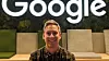 Daniel Aasen Andersen foran mose-veggen på Google-kontoret i Oslo. Langveggen i auditoriet er kledd i mose for å gi bedre luft og skape en følelse av å være ute. Mye av stilen på det norske kontoret er norsk natur, forteller Andersen