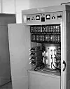 I midten av skapet vises den magnetiske trommel-hukommelsen til Frederic. Foto: Norsk Teknisk Museum/Rolf A. Strøm
