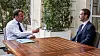 President Emmanuel Macron (t.v.) kom med lovnader om beskatning av nettgigantene allerede under valgkampen før valget i 2017. Her avbildet med Facebooks Mark Zuckerberg.