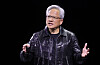 Nvidia-sjef Jensen Huang sier amerikanske myndigheter har forsikret selskapet om at det vil få lisens til å gjenoppta eksporten av KI-databrikker til Kina.