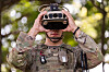 En amerikansk infanterisoldat tar på seg en tidlig prototyp av XR-brillene utviklet gjennom det amerikanske Integrated Visual Augmentation System-programmet (IVAS), som Meta nå skal bidra til.