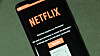 FlixOnline-appen for Android er bare et skalkeskjul for skadevare. På bildet er det bare et skjermbilde av appen som vises på mobiltelefonen, ikke selve appen.