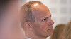 Samferdselsminister Ketil Solvik-Olsen (Frp) sier departementet vil vurdere flere mulige tiltak for å sikre norske mobilnett.