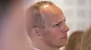 Samferdselsminister Ketil Solvik-Olsen (Frp) sier departementet vil vurdere flere mulige tiltak for å sikre norske mobilnett.