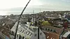 Danskene diskuterer om det er nok med to fysiske mobilnett. I dag har TDC, som på bildet monterer en basestasjon på et tak i Helsingør, eget nett, Tre har et eget nett, og Telenor og Telia samarbeider i TT-Netværket.