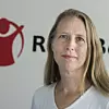 Redd Barna og Kaja Hegg mener lite har skjedd med rapporten som kommisjonen jobbet med i to år, og de ber kunnskapsministeren komme på banen med tiltak. Foto: Redd Barna