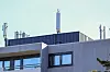Eg A-basestasjonen til Telenor befinner seg fremdeles på taket av et høyhus ved Baneheia i Kristiansand. Telenors eksperter klarte ikke å få signaler fra denne basestasjonen da de gjennomførte målinger ved åstedet for Baneheia-drapene og konkluderte derfor med at det var usannsynlig at Viggo Kristiansens mobiltelefon hadde vært der på drapstidspunktet. Bildet er tatt under befaringen i forbindelse med den pågående rettssaken mot Jan Helge Andersen.