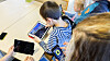 Elever som blir utsatt for uønsket reklame, og kommersielle aktører som henter informasjon fra bruk av digitale læreverktøy i skolen, har blitt ett problem, mener Redd Barna.