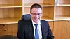 Kommunalminister Bjørn Arild Gram (Sp) varsler at spesielt kjøp av tjenester fra kommunikasjonsbransjen skal ned.