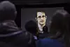 FÅR HAN KOMME TIL NORGE? Varsleren Edward Snowden får Bjørnsonprisen. I dette arkivbildet snakker den amerikanske varsleren via videoskjerm for en gruppe skoleelever i Canada i februar 2015.