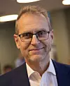 Advokat Kristian Foss peker på at manglende kontroll over kritiske systemer kan få rettslige konsekvenser, ikke bare på styrenivå, men overraskende langt ned i organisasjonen. Foto: Marius B. Jørgenrud