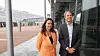 Administrerende direktør Birgitte Engebretsen og finansdirektør Knut Giske i Telenor Norge på gårdsplassen til Telenor på Fornebu.