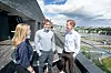 Oda Marie Imingen Skjellet og Viktor Karl Gabrielsson står bak modellen for VM-prediksjoner. Her sammen med Erik Holmén, partner i PwC Deals. Foto: Eirik Helland Urke