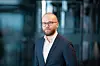 Informasjonssjef David Fidjeland sier Telenor vil bruke tid på å sette seg inn i EUs fusjonsvedtak i Spania. Foto: Martin Fjellanger/Telenor