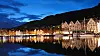 800px-Stillingen befinner seg i Loddefjord i Bergen. Illustrasjonsfoto. Bergen_by_night