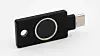 Fingeravtrykkleseren på YubiKey Bio er stor og lett å bruke. Foto: Oskar Hope-Paulsrud