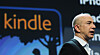EU innleder formell antitrust-granskning av Amazon.com. Bildet viser nettgigantens toppsjef og gründer Jeff Bezos og deres ebokleser Kindle. Undersøkelsene skal særlig ta for seg de to største ebokmarkedene i Europa, nemlig engelske og tyske titler.