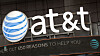 USAs justisdepartement går rettens vei for å hindre at USAs største teleselskap AT & T fusjonerer med Time Warner. Avtalen er verdt 85 milliarder dollar.