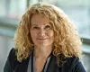 Kommunikasjonsdirektør Ruth Høyland Jønsrud i Jernbanedirektoratet sier de starter arbeidet med utredningene nå etter påske. Foto: Jernbanedirektoratet