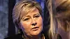 Statsminister Erna Solberg hyllet de Telenor-ansatte under sitt besøk på Fornebu. Men det er for få kvinner i toppledelsen, understreket hun.