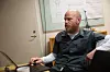 – Det er folk på den andre siden som er veldig dyktige. Vi ser også at store bedrifter som investerer masse penger i sikkerhet, også opplever innbrudd. Selv med nok kompetanse kan man aldri være 100 prosent sikker. I min tid har jeg sett mange som hevder å selger produkter med 100 prosent sikkerhet. Noe slikt finnes bare ikke, sier Arnfinn Strand. Bilde: Marius Jørgenrud