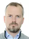 Seniorrådgiver i NSMs cybersikkerhetsavdeling, Lars Strand, anbefaler bruk av fysisk sikkerhetsnøkkel for sikker innlogging. Foto: Lars Strand/NSM