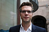 Privatmarkedssjef Svein Henning Kirkeng i Telenor fastholder at selskapet fortsatt skal være dyrere enn konkurrentene. Men først må de vennes til å bruke mer data.