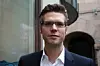 Privatmarkedssjef Svein Henning Kirkeng i Telenor fastholder at selskapet fortsatt skal være dyrere enn konkurrentene. Men først må de vennes til å bruke mer data.
