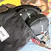 Det følger med en praktisk stoffpose til å oppbevare hodetelefonene i. Foto: Kurt Lekanger