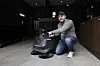 Produktsjef Stian Godeng i Robotics Norden jobber med utviklingen av serveringsroboten Bella, som nå testes ved Ahus.Foto: Renholdsnytt / Trond Erik Hillestad