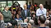 Bill Gates, Satya Nadella og Steve Ballmer i februar 2014, da Ballmer overlot stafettpinnen til Nadella. Foto: Microsoft