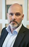 Kristian af Sandeberg i DRI praktiserer «nearsourcing». Bilde: Per Ervland