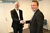 Avdelingsdirektør Gunnar Wedde i Oslo kommune og direktør for bedriftsmarkedet i Telia Norge, Jon Christian Hillestad, er godt fornøyd med avtalen. Foto: Telia