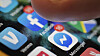 Ikonene til blant annet Meta-appene Facebook og Messenger på en smartmobil.