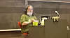 Tøy-gnuen foran Richard Stallman ble auksjonert bort til fordel for arbeidet med fri programvare, da Stallman gjestet Lundbeck-auditoriet ved Københavns Universitet. Foto: Københavns Universitet
