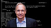Webens far, Tim Berners-Lee, foran kildekoden til den aller første nettleseren. Det er denne kildekoden som nå kan kjøpes som en «non-fungible token». Fotografiet av Berners-Lee er fra et besøk i Oslo i 2012.