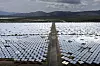 Et 600 megawatt stort solkraftverk i Texas skal fra 2027 sende all strømmen det produserer, til Metas KI-datasentre i USA. Solkraftverket på bildet ligger i Nevada.