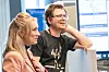Digitaliseringsminister Karianne Tung var på plass hos Equinor i forrige uke. Der fikk hun en gjennomgang av selskapets bruk av egne KI-modeller. De har spart energigiganten for milliarder av kroner. Her er hun sammen med Peter Aardal, leder for prosessteknologi ved IOCT.