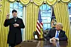 Elon Musk og den nåværende administrasjonen under USAs president Donald Trump fryktes å kunne bruke tilgang til satellittkommunikasjon som forhandlingskort under kriser. Foto: Alex Brandon/AP/NTB