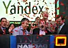 Russiske Yandex ble børsnotert i New York 24. mai 2011. Grunnlegger Arkadij Volozj og teknologisjef Ilja Segalovitj feirer. Foto: Mark Lennihan/AP/NTB