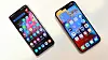 Iphone 13 Pro Max (til høyre) toppet Telias salgsliste for juni. Samsung S21 Ultra var sist på topp 10-listen i desember og har senere sunket lenger ned på listen, mens etterfølgeren Samsung Galaxy S22 Ultra nå ligger på tredjeplass.