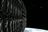 Starlink-satellitter i verdensrommet, før de blir utplassert på sine respektive plasser. Foto: SpaceX
