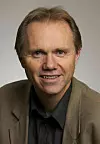 Tilhenger av e-bøker, men skeptisk til lukkede formater: informasjonssjef Bjarne Buset i Gyldendal.