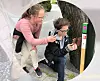Stolpejakten handler om å samle poeng, prestasjoner og merker. Folk over hele landet kappes om å klatre på topplister og poengtavler. Illustrasjon: Stolpejakten.no