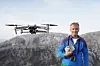Øystein Hennø har gått til innkjøp av sin egen drone, som han benytter under sauesankingen. Foto: Thomas Førde