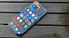 Nok en gang kan Apple presses til å løsne på sikkerhetsfunksjonene sine, men som vanlig setter selskapet foten ned. Bildet viser en iPhone 14.