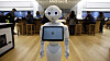Kun én av fem offentlige virksomheter har tatt i bruk kunstig intelligens i utviklingen av digitale tjenester, viser en fersk undersøkelse fra IKT-Norge. Bildet viser et eksemplar av den selvlærende roboten «Pepper» i en Microsoft-butikk i Boston i USA.